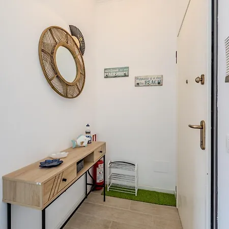 5 Minutes Away - Comfort Free Wifi & Ac 公寓 *